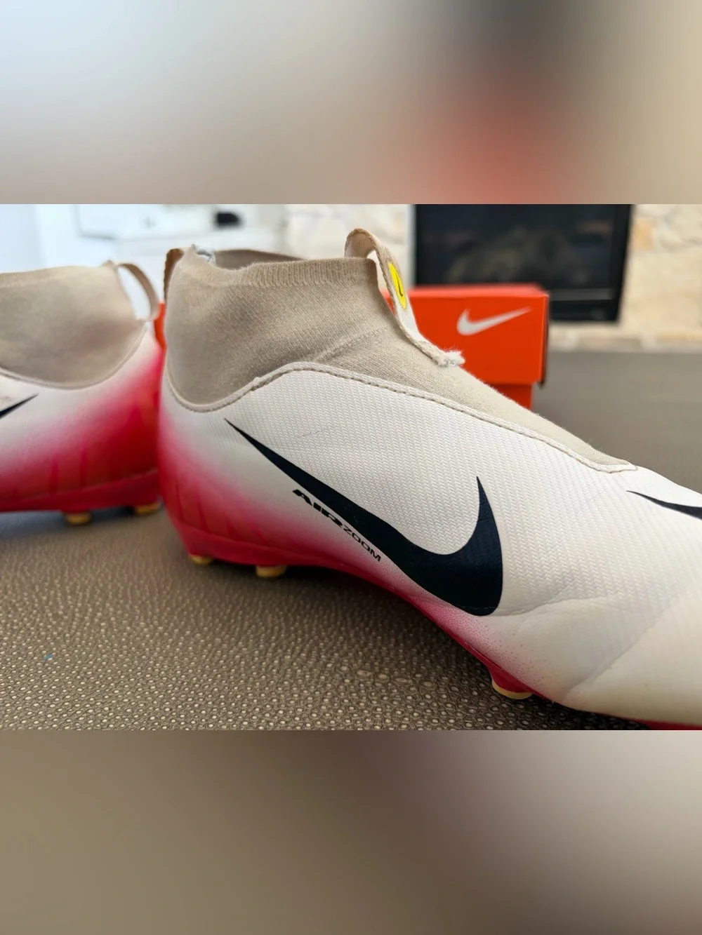 Nike Jr. Zoom Superfly 10 Academy LV8 FG/MG in University Red / Dark Obsidian 6Y